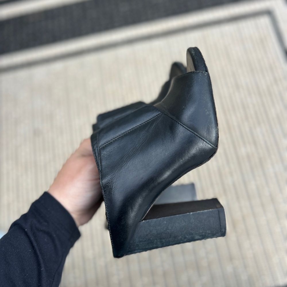 Pour la Victoire Heels size 6.5
